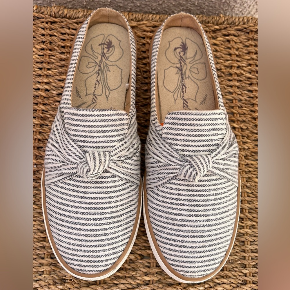 Margaritaville Brand Flat Mules Knotted White Gray Ticking Sz 8
